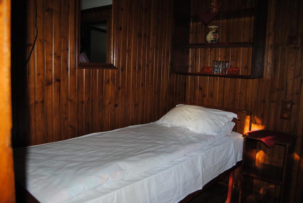 Cornul Vanatorului Bungalows Piteşti Quarto foto
